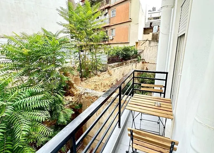 Petralona Private Urban